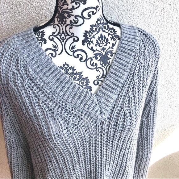 Daytrip Buckle Chunky Knit V-Neck Pullover Sweater - Picture 3 of 7